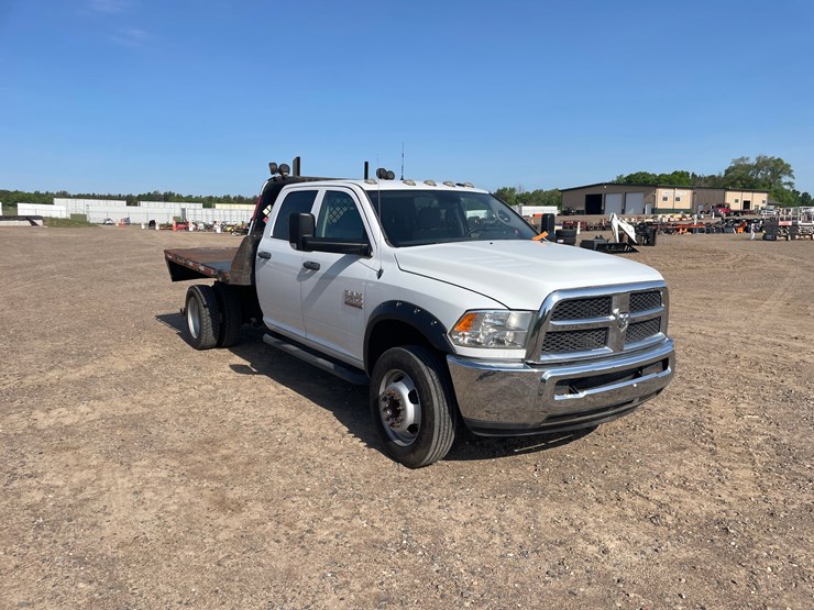 #1485-•-2016-ram-5500-flatbed-truck-(has-mn-salvage-title)-image-7