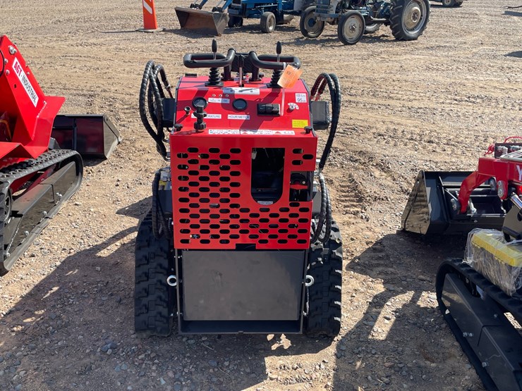 #5502-•-2026-agt-skid-steer-loader-image-5