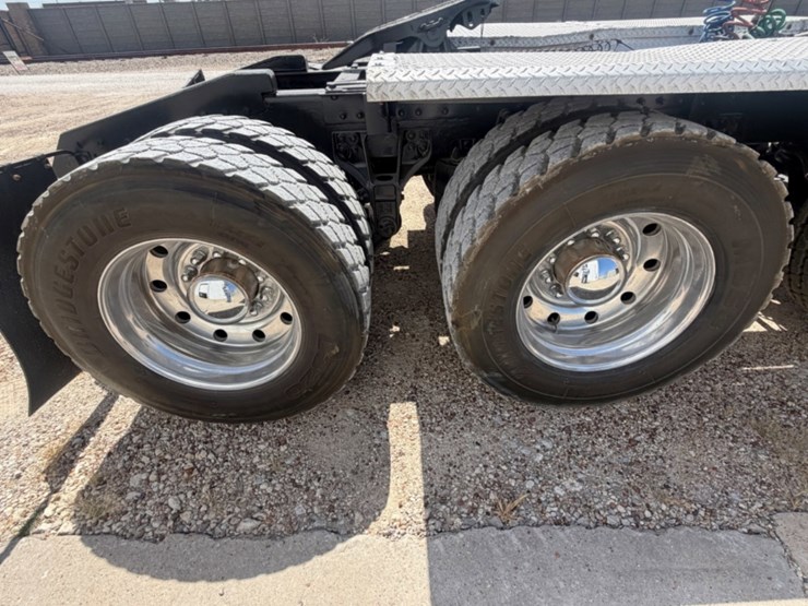 2012-kenworth-w900-image-17