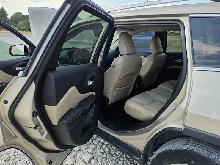2015-jeep-cherokee-image-48