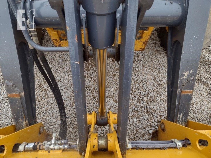 deere-410l-image-23