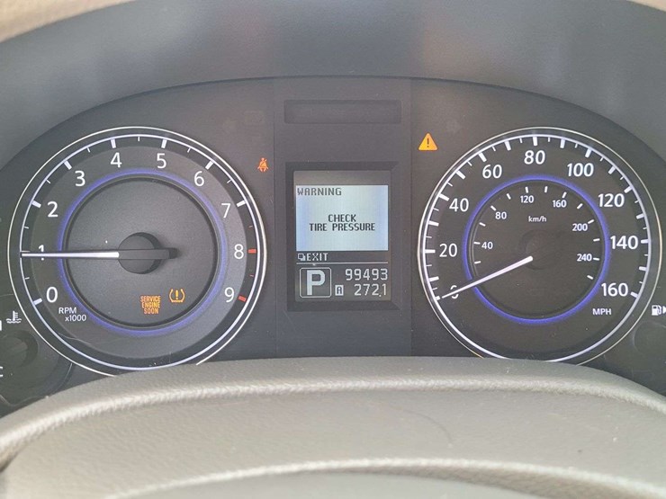 2015-infiniti-q40-sedan-4d-image-18