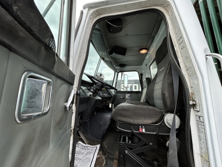 1995-white-gmc-wb-t/a-garbage-truck-image-12