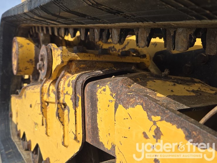 2023-caterpillar-259d3-image-13
