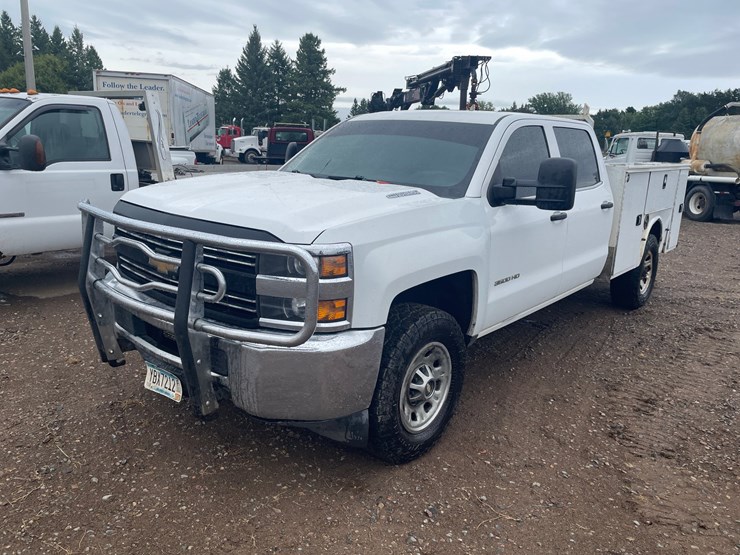 2014-chevrolet-3500-image-1