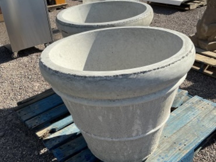 (2)-concrete-pots-image-3