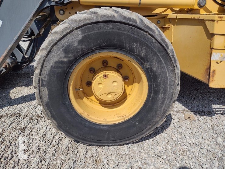 2010-deere-310sj-image-21