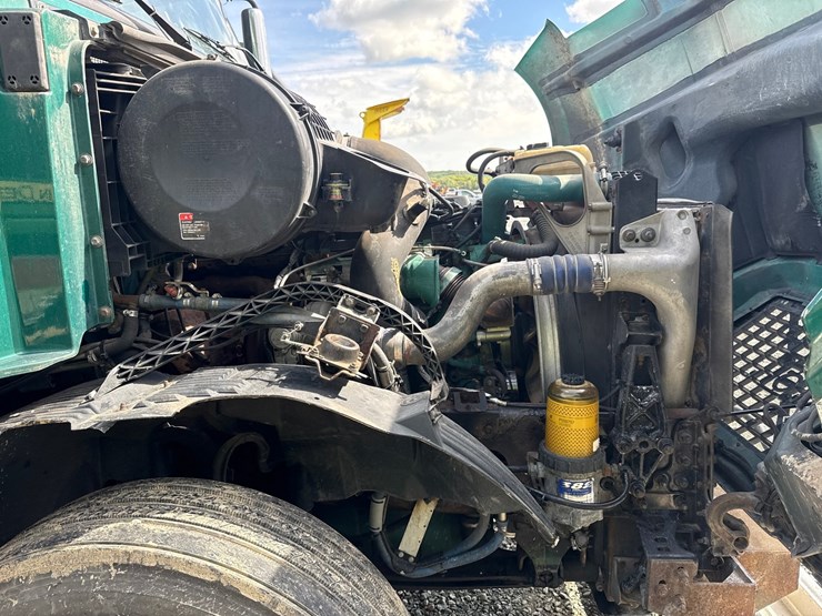 #61464-•-2007-volvo-vnl-sleeper-cab-truck-tractor-image-21
