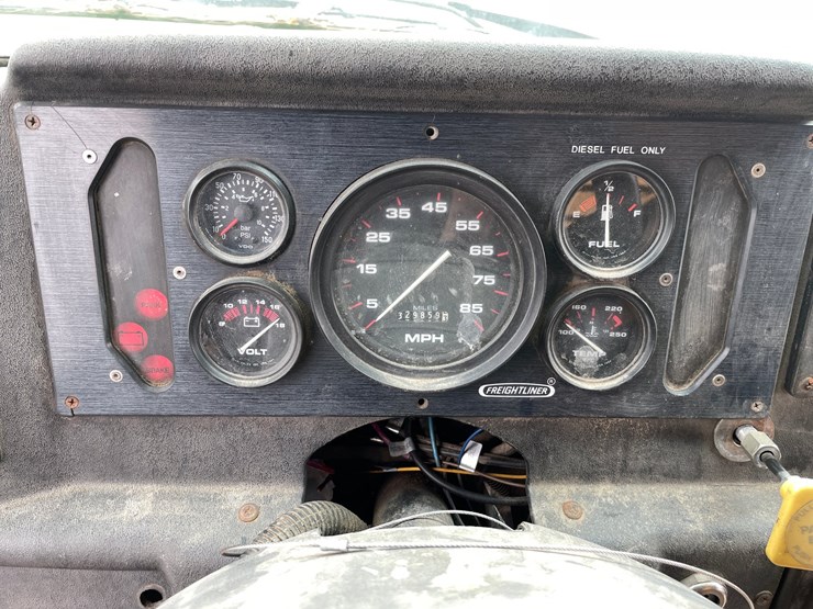 #1467-•-2000-freightliner-box-truck-(has-mn-title)-image-22