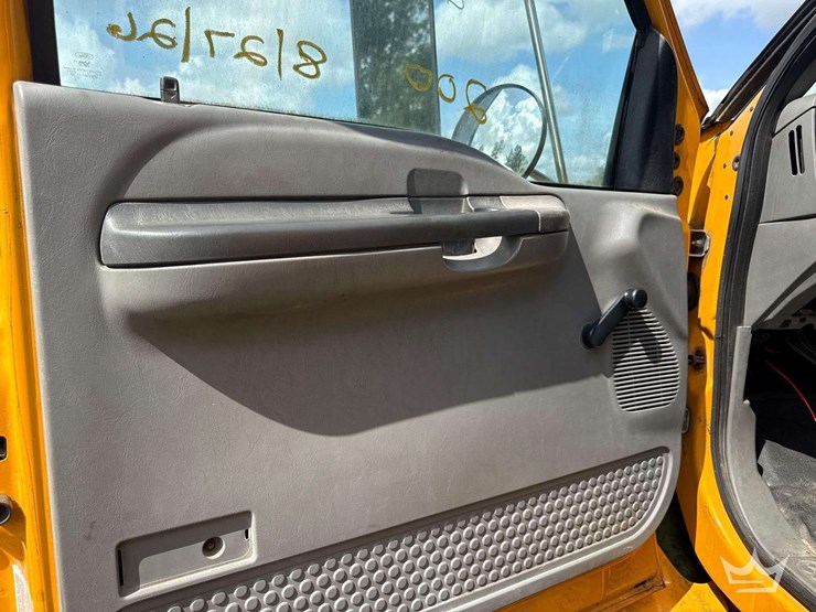 2006-ford-f650-image-9