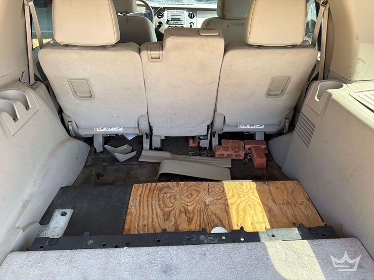 2010-ford-expedition-image-32