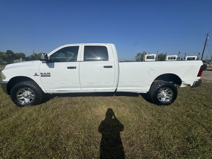 2013-dodge-3500hd-image-4