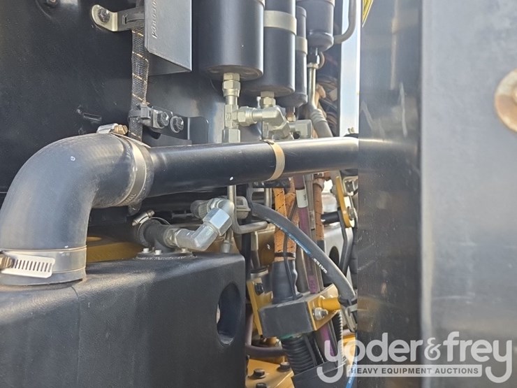 2015-caterpillar-140m3-awd-image-35