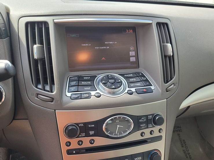 2015-infiniti-q40-sedan-4d-image-16