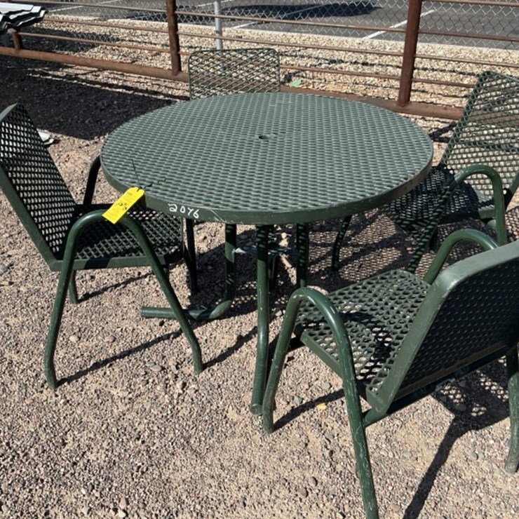 4 PERSON OUTDOOR TABLE & CHAIRS