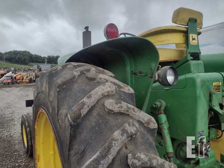 john-deere-2520-image-15