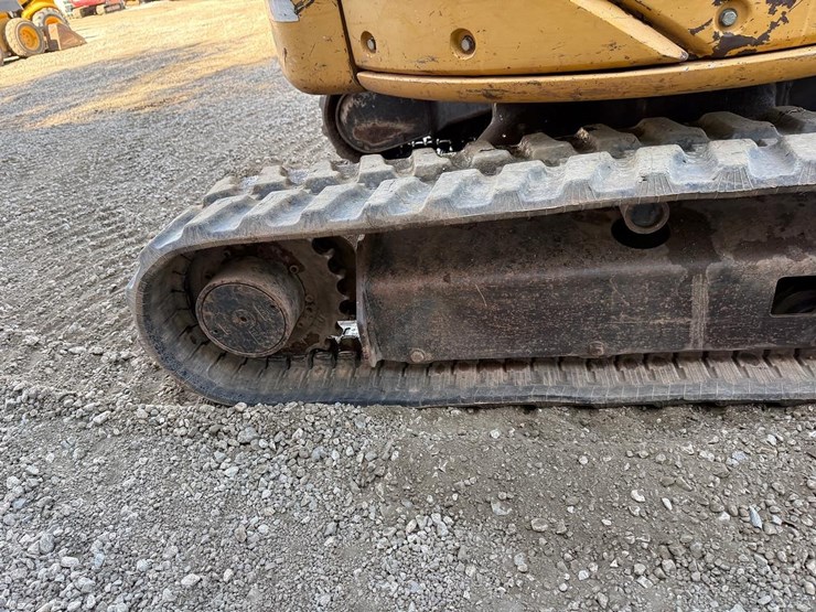 2005-deere-35d-image-12