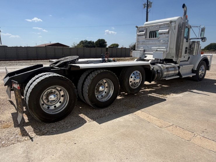 2012-kenworth-w900-image-5