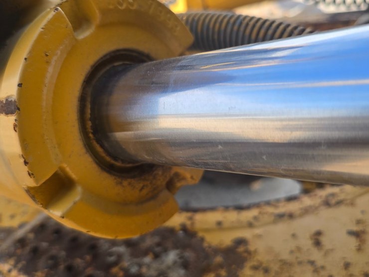 2002-caterpillar-d6m-lgp-image-35