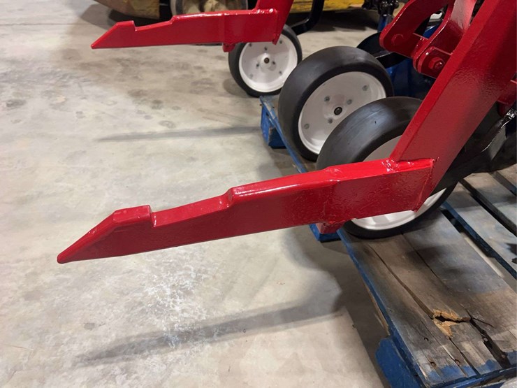 international-harvester-two-row-fast-hitch-hiller-cultivator-image-3