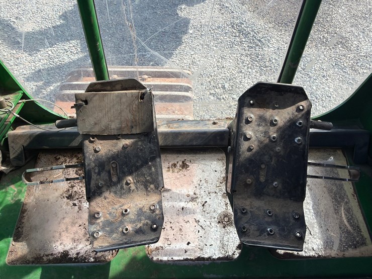 2015-deere-853m-image-47