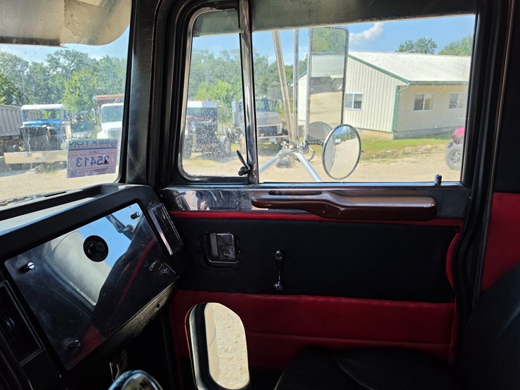 1992-peterbilt-379-image-49