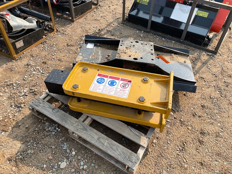 #2063-•-2026-agt-skid-steer-breaker-image-3