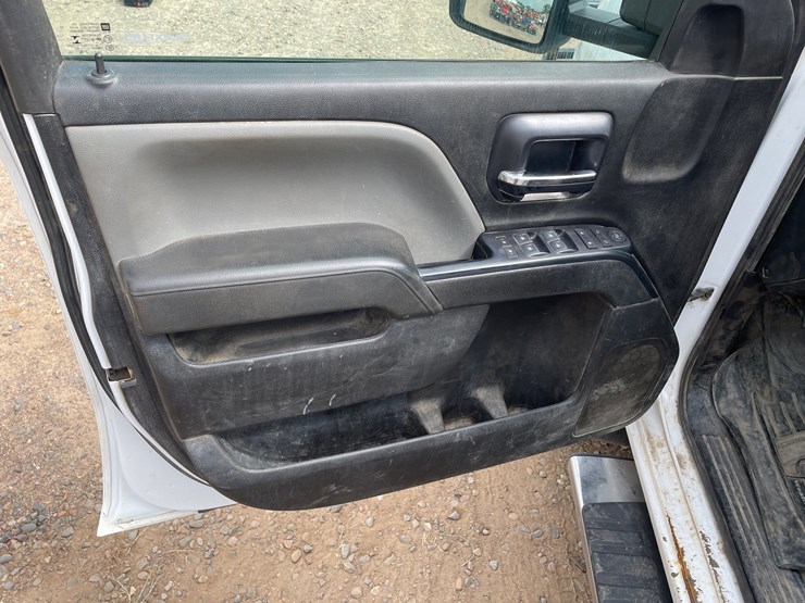 2019-chevrolet-2500-image-16