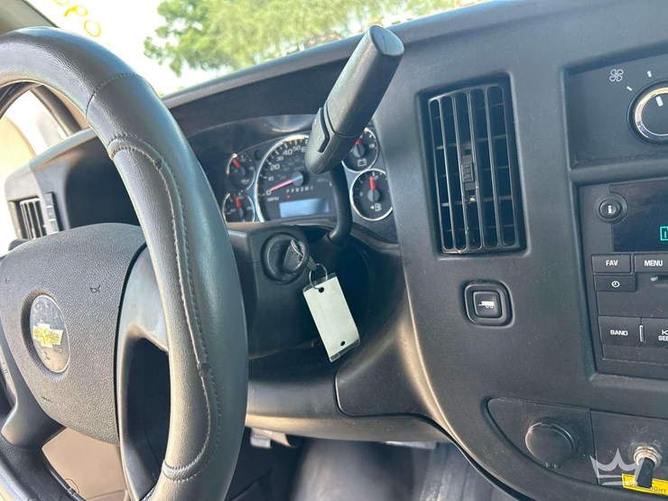 2015-chevrolet-express-4500-image-25