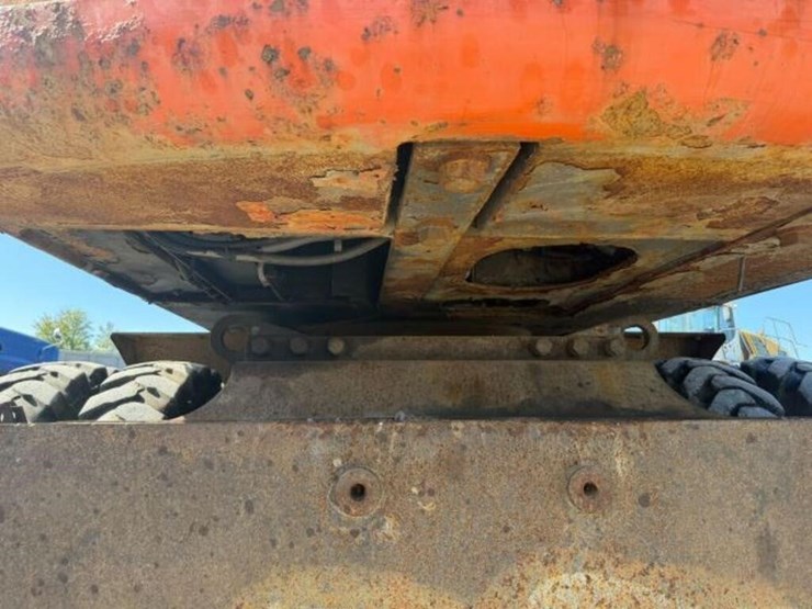 2014-hitachi-zx220w-3-image-31