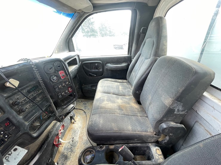 #1466-•-2003-chevrolet-c7500-fuel-and-lube-truck-(has-wy-title)-image-55