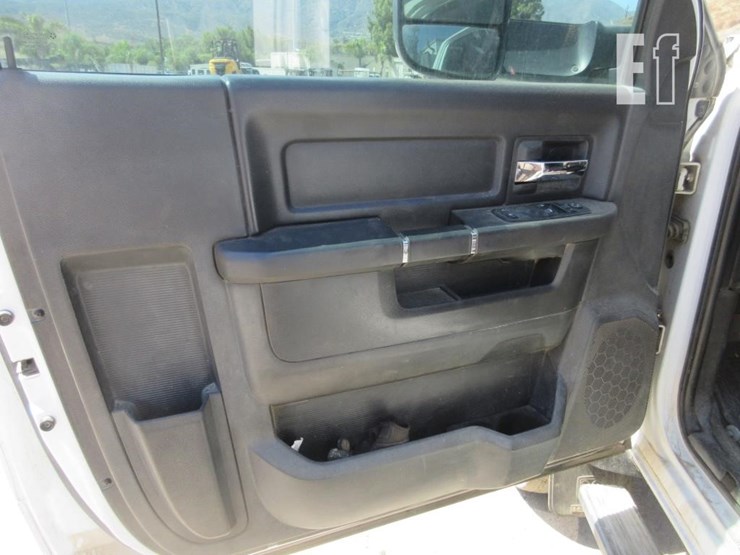2011-dodge-ram-5500hd-image-9