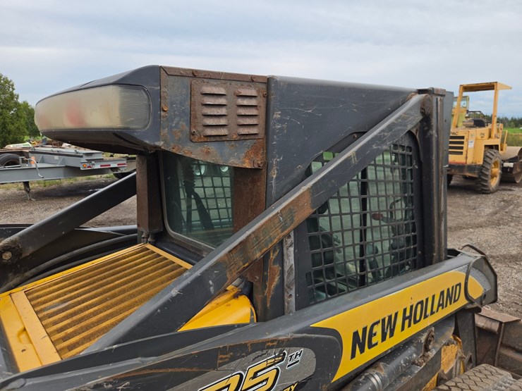 new-holland-c175-image-35