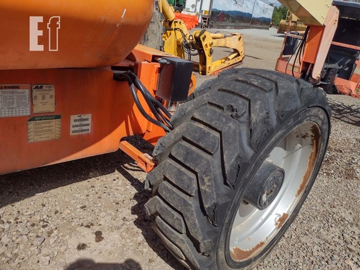 2005-jlg-600a-image-14