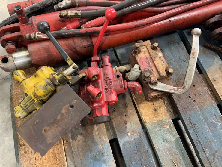 international-harvester-hydraulic-cylinders-and-parts-image-2