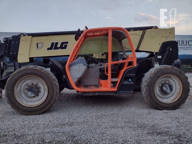 2017-jlg-1055-image-13