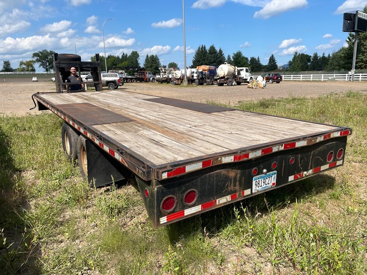 #1307-•-1984-diamond-equipment-flatbed-trailer-(has-mn-title)-image-2