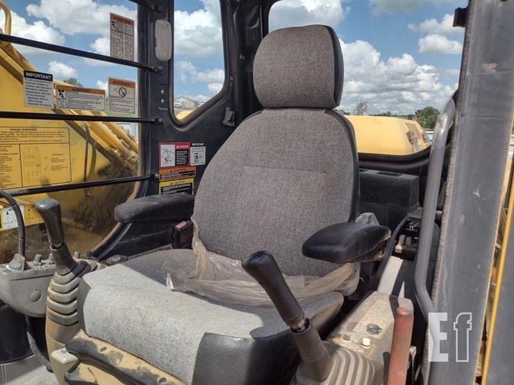 deere-270c-lc-image-11