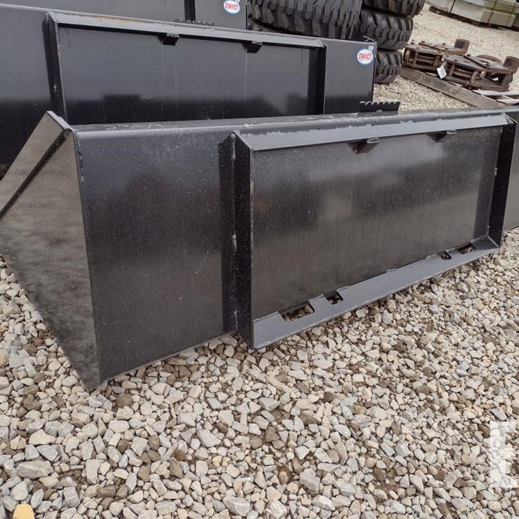 72 IN SKID LOADER BUCKET