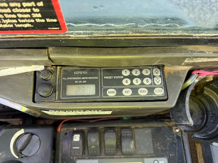 2005-deere-35d-image-24