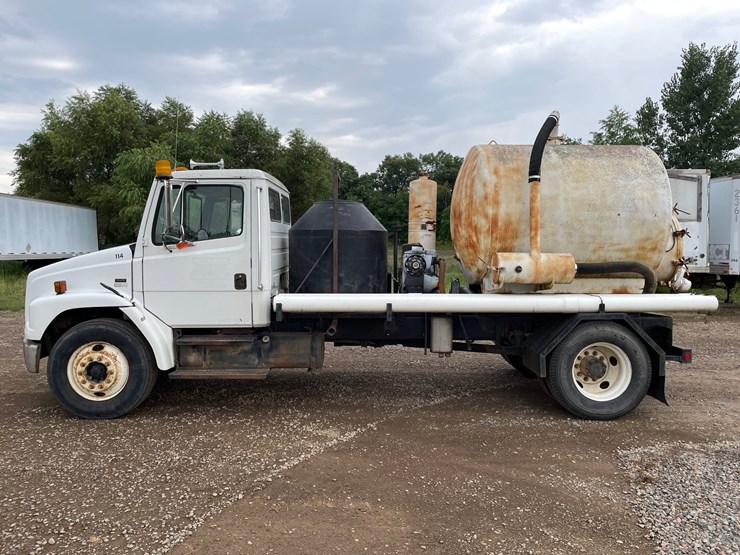 #1458-•-2001-freightliner-flatbed-truck-with-vac-excavator-system-(has-mn-title)-image-2