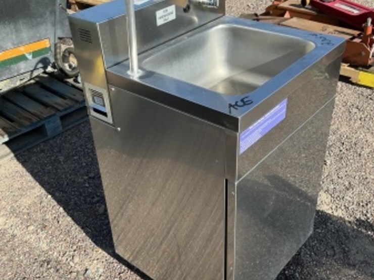 stainless-steel-hand-washing-sink-image-4