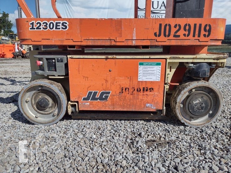 2014-jlg-1230es-image-7