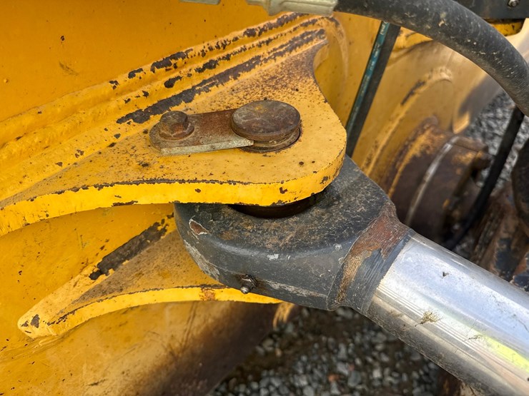 2014-deere-750k-lgp-image-18