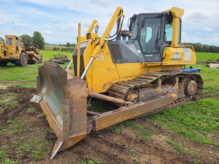2006-komatsu-d65ex-image-1