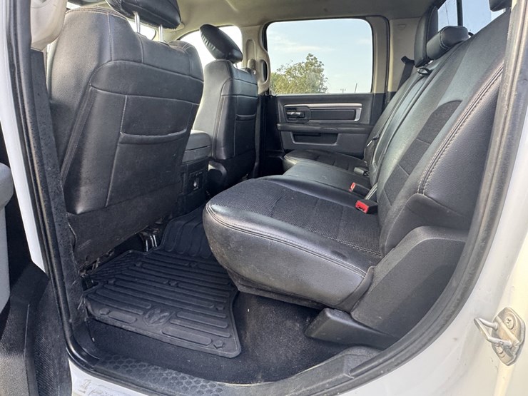 2018-dodge-2500-image-11
