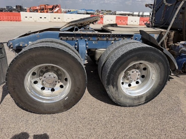 2013-peterbilt-367-image-6