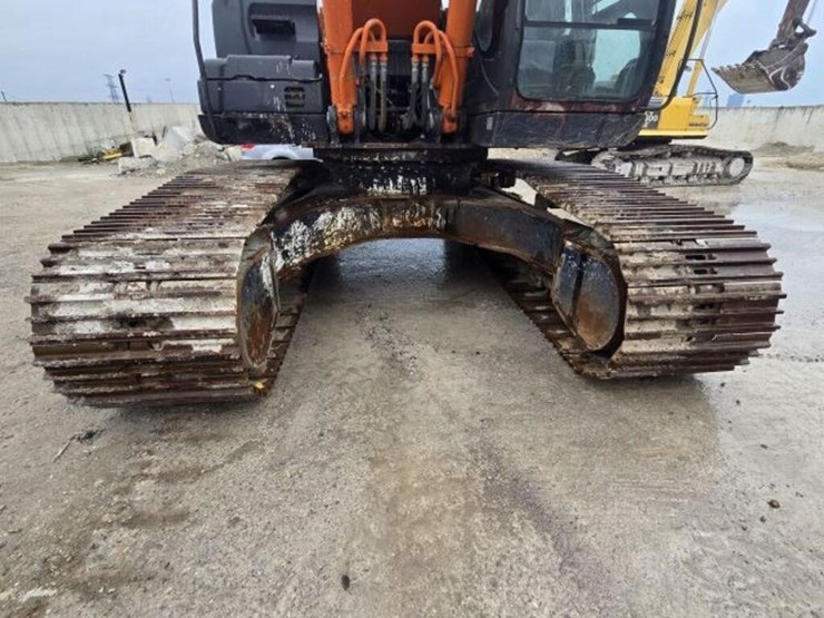 2012-hitachi-zx350-lc-image-17