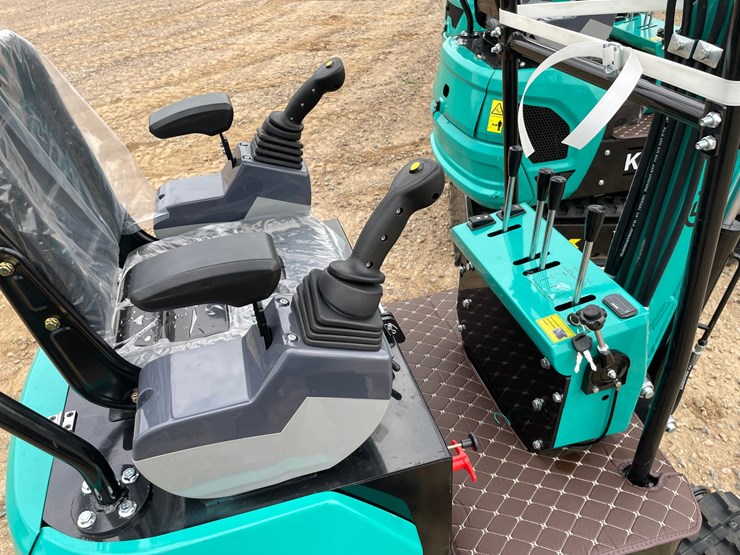 #5524-•-2026-cfg-kt13r-mini-excavator-image-8