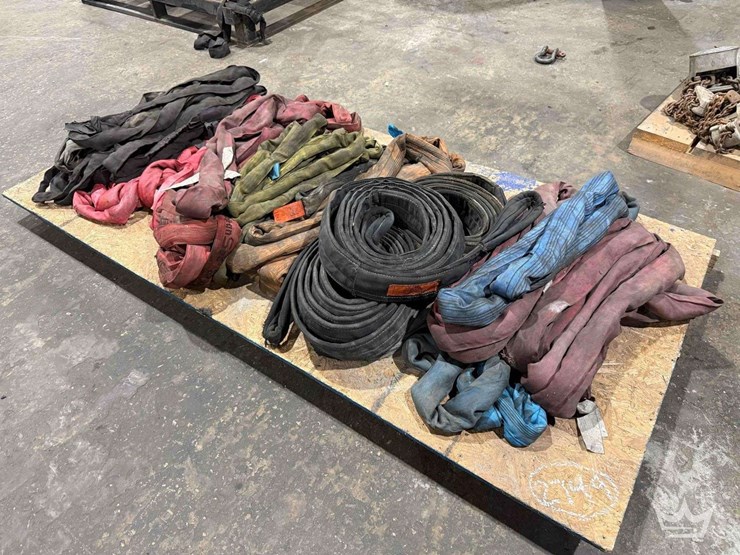 miscellaneous-pallet-of-lifting-straps-and-slings-image-1